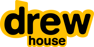 https://static.wikia.nocookie.net/justin-bieber/images/0/07/Drew_House_logo_yellow.png/revision/latest?cb=20231201104810