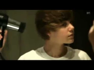 Justin Bieber Blow Dries His Hair