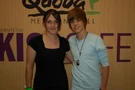 Justin Bieber with fan ( kiss cafe) (11).jpg (17 KB)