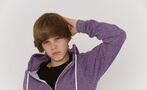 Backstage The Dome 51 photoshoot Justin holding his head