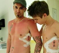 Justin Bieber getting a tattoo (4)