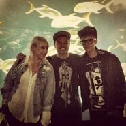 alfredoflores "#throwbackthursday @justinbieber @thatladyv and I at the aquarium 😏" via Instagram