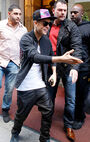 Justin Bieber leaving hotel in Madrid (3)