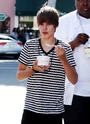 Justin eating frozen yogurt in LA.jpg (438 KB)