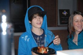 Justin Bieber eating cake