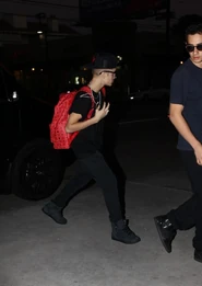 Justin and Julkeyz.jpg (32 KB)