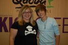 Justin Bieber with Fan ( kiss cafe ) (4)