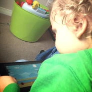 Jaxon playing games.jpg (69 KB) justinbieber "I had fun chillin in Canada with the family" via Instagram