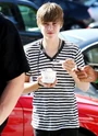 Justin eating frozen yogurt.jpg (412 KB)