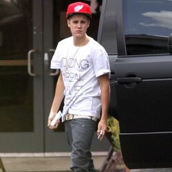 Justin bieber converse shoes top