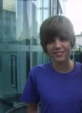 Bieber in London 2009.jpg (28 KB)
