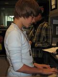 Justin Bieber Kiss 95 7 (19).jpg (21 KB)