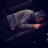 Julkeyz sleeping.jpg (53 KB) justinbieber "@julkeyz can't keep up #believetour" via Instagram