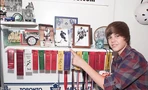 Justin's bedroom hockey.jpg (72 KB)