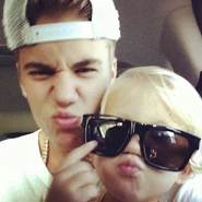 Jaxon with sunglasses.jpg (82 KB) justinbieber "Me and the sizzler" (deleted) via Instagram