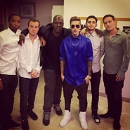 Justin Bieber with his crew in France.jpg (95 KB)