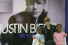 Justin Bieber Navy Exchange M&G Camera B (105)