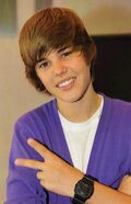 Justin at Nintendo World Store 2009 (4)