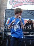 Justin performing for 104.7 KISS FM 2009