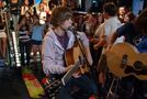 Justin Bieber playing guitar MUCH.jpg (61 KB)