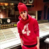 Justin Bieber wearing 4Hunnid.jpg (86 KB)