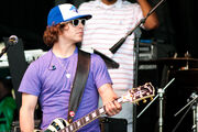 Dan Kanter playing guitar at Easter Egg Roll 2010