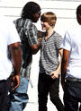 Justin Bieber greeting Sean Kingston's friend