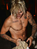 Justin Bieber changing clothes