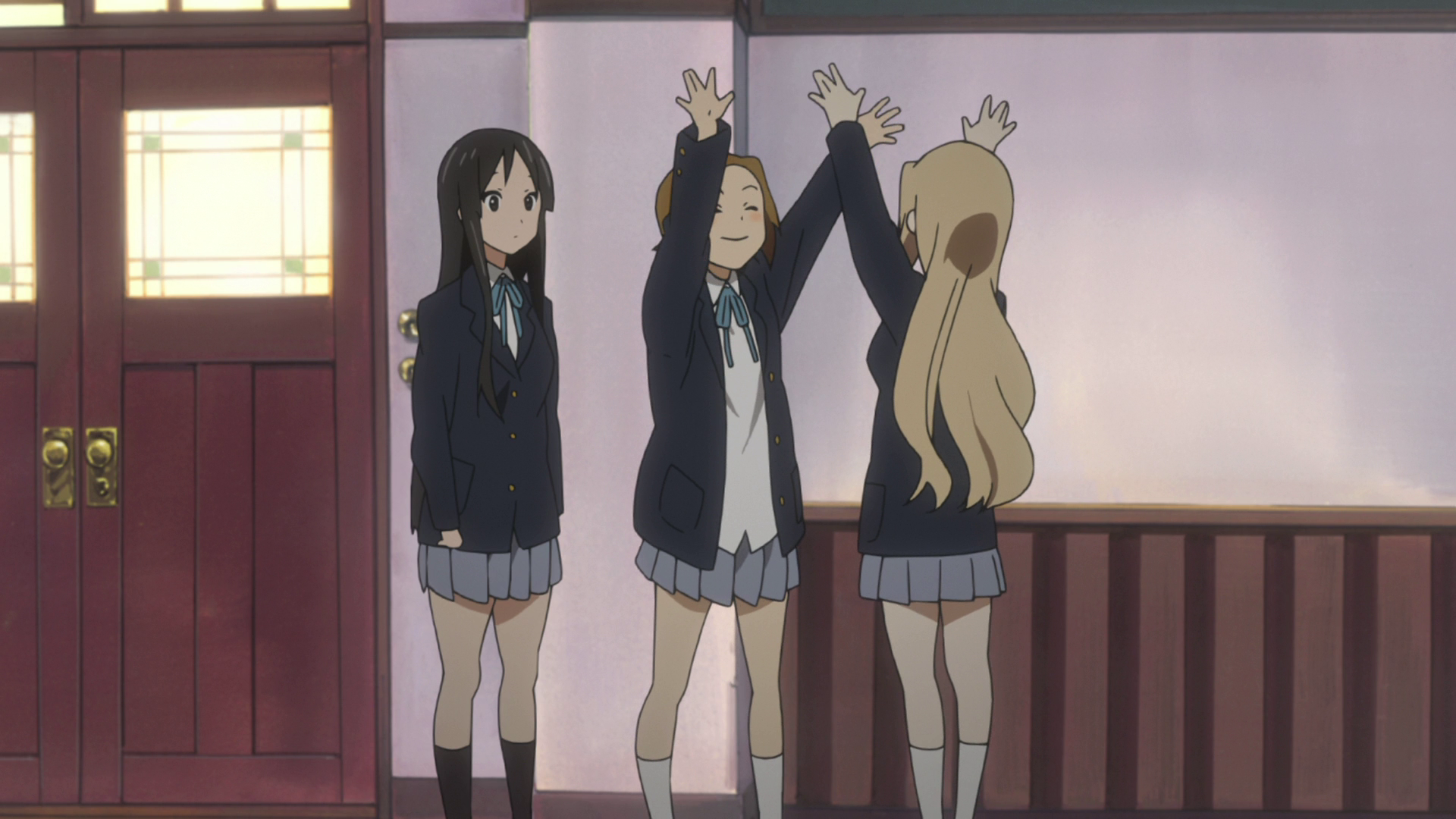 k-on reviews: Season 1 Episode 1 Disbandment!