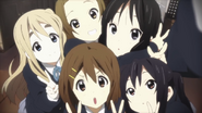 Ritsu and her friends during "GO! GO! MANIAC"