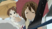 Ui watches helplessly as her sister gets drenched.