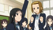 Yoshimi watching Mio Akiyama nominating Ritsu to play Romeo.