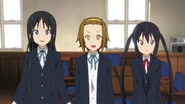 Mio, Ritsu and Azusa nervous
