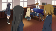 Yui sick in the clubroom