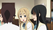 Mio is not pleased by the thought of having a teaparty about her.