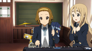 Ritsu makes Tsumugi's keyboard "speak"