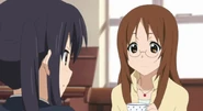 Azusa stares down Sawako.
