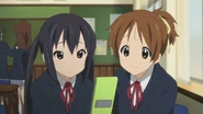 Azusa and Ui read a text from Yui.
