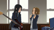 Ritsu annoys mio