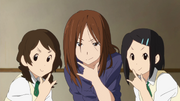 Sawako posing with her fans