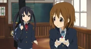 Azusa visibly wanting cake.
