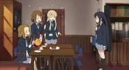Everyone quickly tries to practice in order to avoid upsetting Azusa.