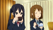 Azusa & Yui at Ritsu's