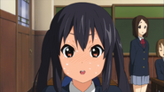 Azusa didn't realize that not all waitresses wear cat ears