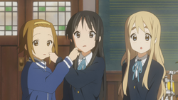 k-on reviews: Season 1 Episode 1 Disbandment!