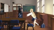 Tsumugi attempts to scare Azusa.