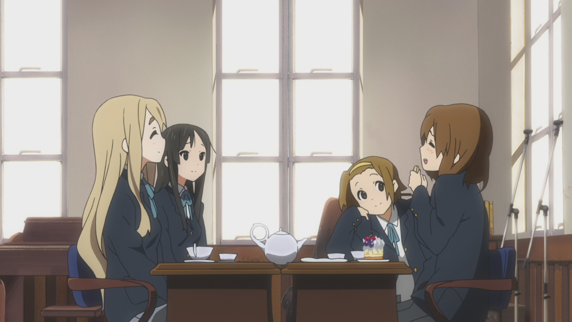 k-on reviews: Season 1 Episode 1 Disbandment!