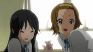 Ritsu got slapped by Mio.