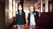 Ritsu and Mio during "GO! GO! MANIAC"