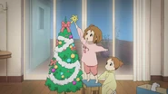 A young Ui watches her sister, Yui Hirasawa, during a past Christmas.